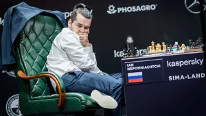 Русский шахматист Непомнящий лидирует в турнире претендентов. Он может вернуть в Россию шахматную корону