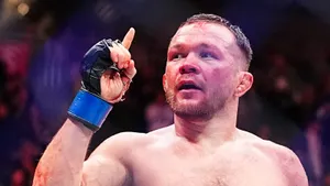 Разбил лицо в мясо и отобрал пояс! Гениальный Петр Ян красиво отомстил дерзкому грузину и снова стал чемпионом UFC