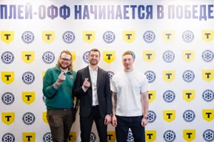 Плей-офф КХЛ впервые показали в 100-летнем кинотеатре. Т-Банк вернул в Новосибирск легенд «Сибири» 