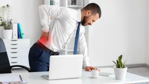 10 офисных привычек, которые незаметно вредят здоровью: проверьте себя