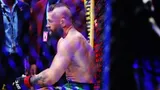 Макгрегор не смог вернуться в UFC красиво. Упал, исполнив удар, травмировал ногу и проиграл за 69 секунд