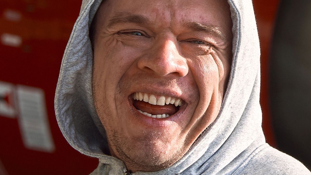 «Слышишь, не мороси. Что ты тут исполняешь?» Русский блогер поставил на место официанта в Латвии