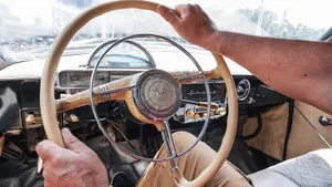 Большие рули в машинах СССР делали не ради красоты: так водителям становилось легче управлять автомобилем