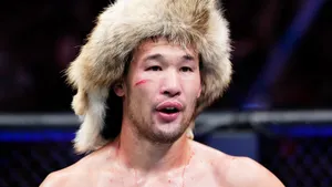 Казах 10 лет крушил всех подряд, а теперь подерется за пояс UFC. Рахмонов наконец добрался до чемпиона