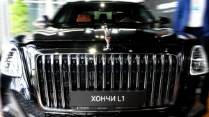 Китайская замена Мерседесу S-класса: в Россию привезли флагманский седан Hongqi L1 