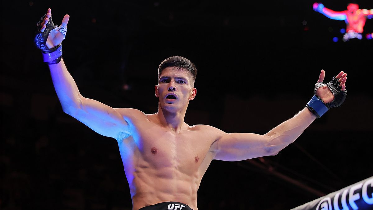 Боец Дулатов госпитализирован и снялся с боя на турнире UFC