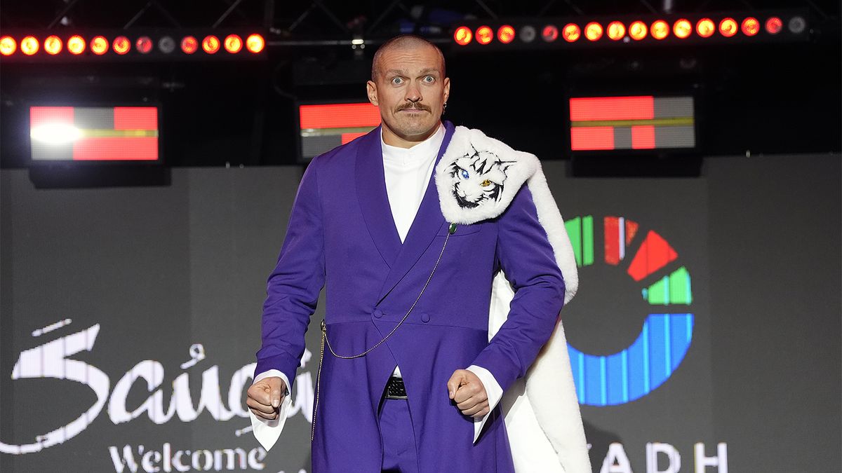 Украинец Усик отреагировал на избрание Геннадия Головкина президентом World Boxing