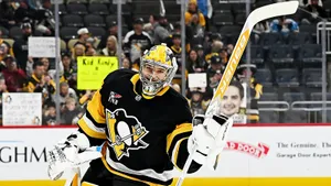 Америку покоряет еще один русский талант! Рядом с Малкиным растет вратарь Мурашов — он уже оформил «сухарь» в НХЛ