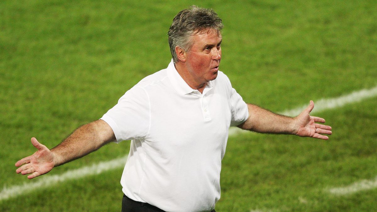 Хиддинк — об игре Сафонова и Забарного за «ПСЖ»: «Может помочь приблизить мир»