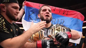 Величайший в деле: Махачев доказал, что ему нет равных в UFC. Главные фото боя в Филадельфии