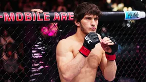 У Евлоева возникнут проблемы, Пейдж усыпит фанатов, безумный поляк снова закатит рубку. Экспресс на UFC London