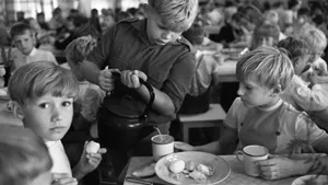 В СССР почти каждый школьник пробовал на вкус этот предмет: сейчас бы такое назвали мерзостью