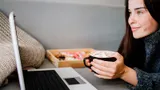 10 главных фильмов и сериалов для создания осеннего настроения: от «Девочек Гилмор» до Тима Бертона