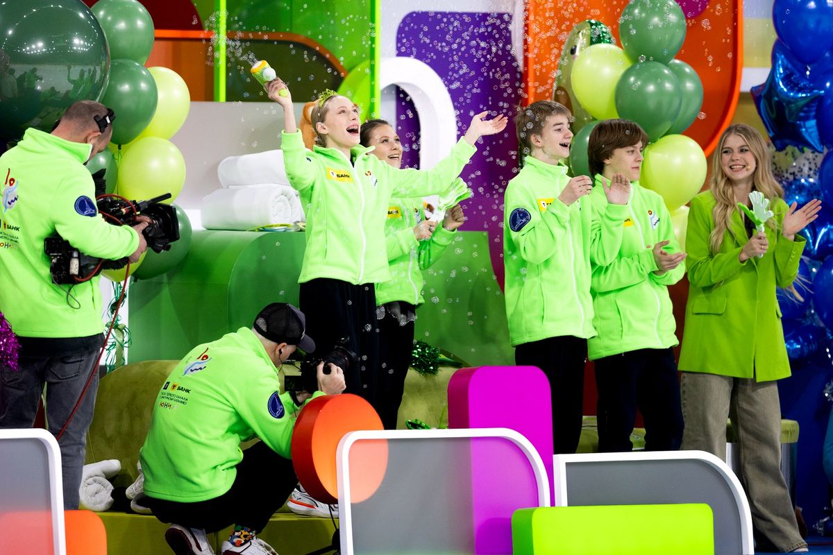 Губки бантиком Щербаковой, синие очки Косторной, Трусова в будоражащем топе. Воссоединение великого трио ТЩК: Фото