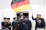 Самолет сборной Германии совершил аварийную посадку в Эдинбурге по пути из Исландии