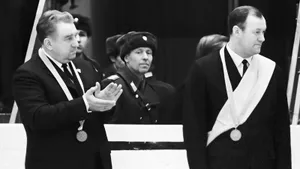 Они вместе пахали на благо СССР, но люто ненавидели друг друга? Из-за чего поссорились великие Тарасов и Бобров