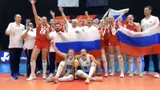 Россиянки с флагами РФ отпраздновали победу на первом турнире после возвращения на международную арену