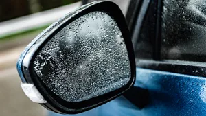 Простой трюк с автомобильными зеркалами: дождь больше не помеха