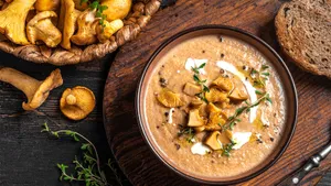 Готовлю грибной крем-суп из лисичек: получается невероятно вкусное сезонное блюдо