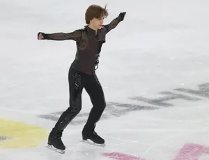 Звездочки Тутберидзе помогли Трусовой стать королевой КПК-2025. А турнир возродил дуэль гениев Лазарева и Федотова