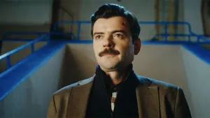 Начала смотреть сериал «Седьмой игрок» с Лапенко: одна деталь жутко раздражает в нашем ответе «Теду Лассо»