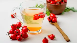 Добавляю в чай вместо лимона: отвар из шиповника помогает побороть простуду за пару дней 