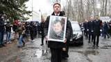 Наверное, самой трогательной на похоронах Уткина была речь его старшей сестры. Ее слова передал комментатор Шнякин