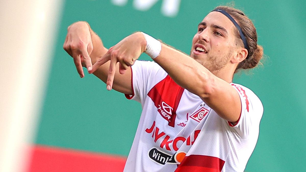 Защитник «Спартака» Бабич получил неприятную травму. Его увезли с поля на электромобиле