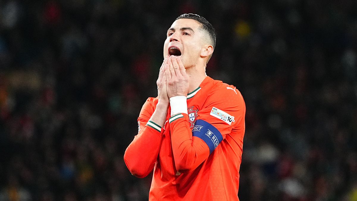 Сборная Португалии сенсационно проиграла Ирландии в квалификации ЧМ. Роналду получил красную