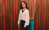 Анна Щербакова в гостях у Урганта: шутки про американцев и шпионаж, вложения в инвестиции, оценки в школе