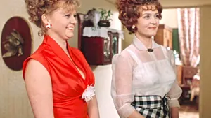 Мода женщин в СССР сегодня кажется странной: зачем под платье надевали комбинации