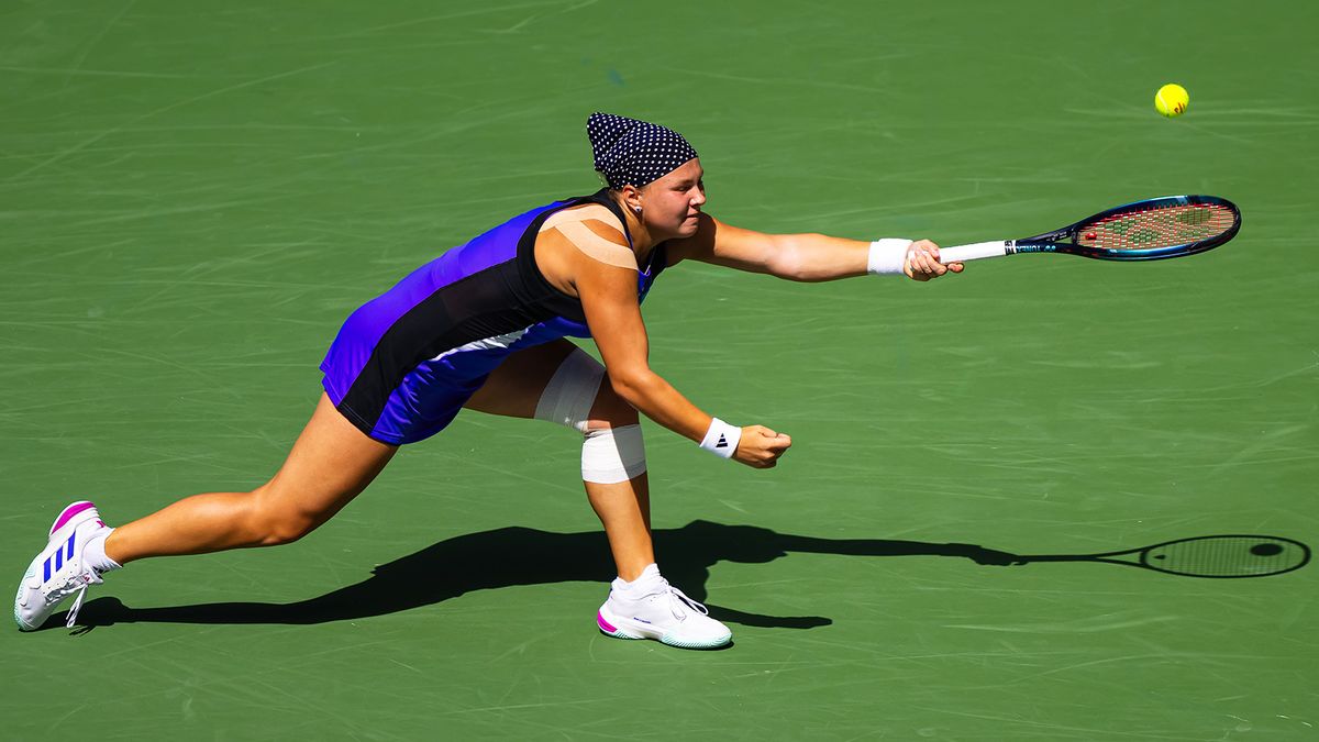 Шнайдер проиграла Синяковой на старте турнира WTA 1000 в Ухане