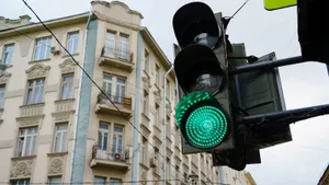 Штраф или лишение прав за проезд на мигающий зеленый: как не попасться