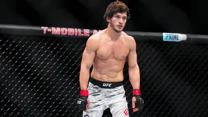 Непобежденный боец из Ингушетии рвется к поясу, но в UFC его не любят. Евлоев снова за бортом титульной гонки