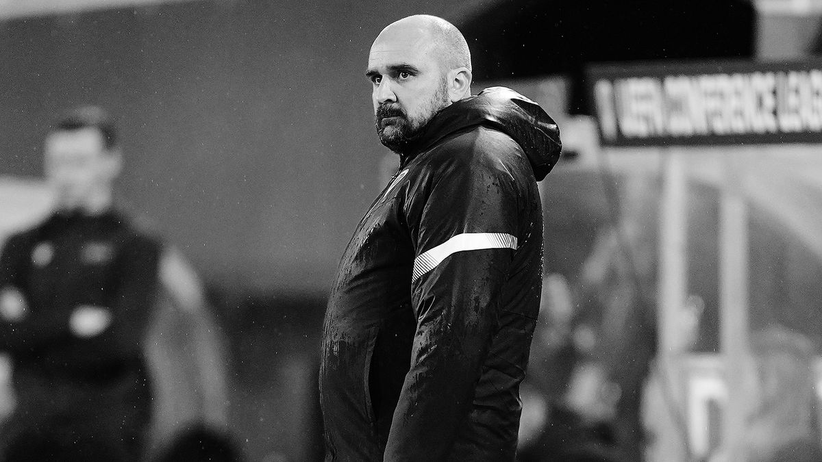 Тренер сербского клуба «Раднички» умер, потеряв сознание во время матча