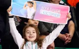 Фанаты встретили Косторную в Казани с баннером и цветами