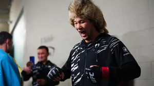 Монстр из Казахстана выбыл из гонки за пояс UFC, будучи в шаге от боя с Махачевым. У Рахмонова снова беда с коленом