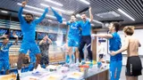 Появилось видео из чемпионской раздевалки «Зенита». Футболисты отжигали на столе