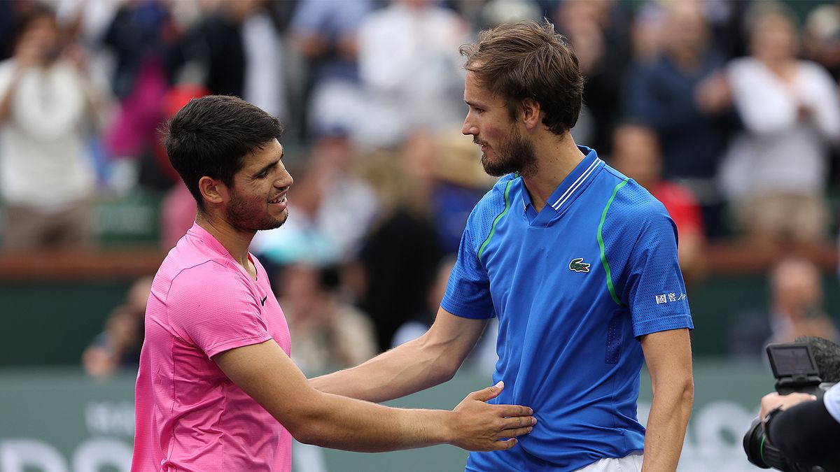 Медведев сыграет с Алькарасом в полуфинале турнира в Индиан-Уэллсе