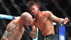 Голодный претендент перерубит постаревшую легенду UFC. Прогноз на Алекс Волкановски — Диего Лопес 2