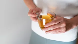 Травы помогают мне против отеков: безопасные и эффективные, просыпаюсь подсушенная и свежая