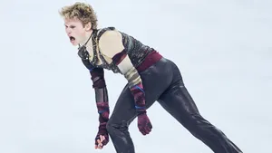 Тутберидзе улыбалась, а потом сникла. Реакция великого тренера на прокат ее ученика в Канаде