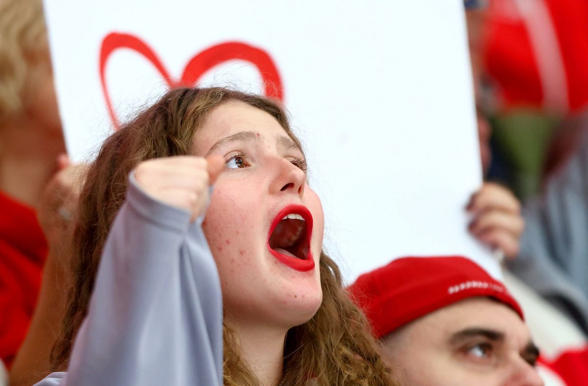Жесткая бойня на льду, «Деревня дураков» и звезды футбола на трибунах. Фотогалерея матча «Спартак» — ЦСКА