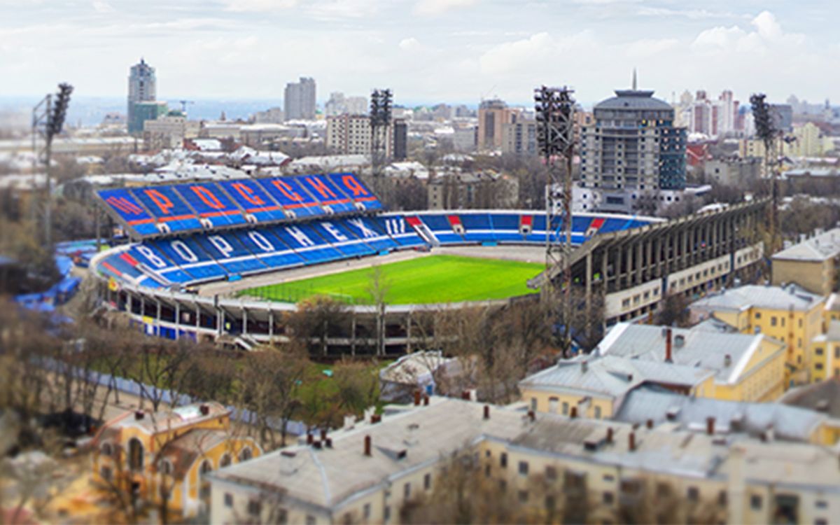 На стадионе «Факела» за неделю демонтировали трибуну