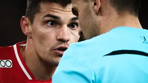 «Спартак» жалуется на судью, хотя сам избежал пенальти: разбор решений арбитра в дерби с «Локомотивом»