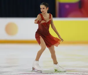 Звездочки Тутберидзе помогли Трусовой стать королевой КПК-2025. А турнир возродил дуэль гениев Лазарева и Федотова