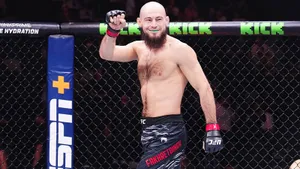 Первый татарин в UFC уничтожил шведского монстра! Фахретдинов забил соперника за 53 секунды