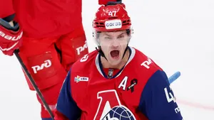 Радулов выйдет из спячки и разорвет «ястребов». Прогноз на второй матч плей-офф КХЛ «Локомотив» — «Авангард»