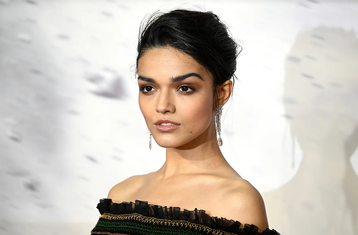 Шашты кискамен отырады Оксана Сташенко онлайн порно