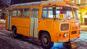 Теперь понятно, зачем в автобусах СССР сзади делали люк: в этом был практический смысл